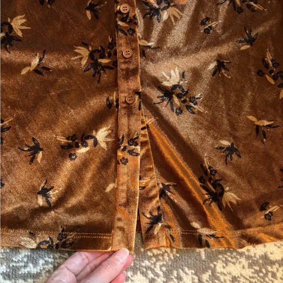 House of Harlow 1960 Velvet like Floral Dress in Goldish Brown - Picture 6 of 10